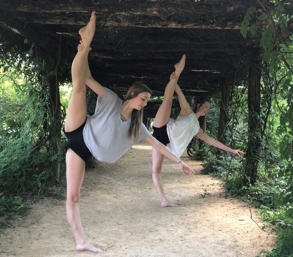 2 dancers in a tilt
